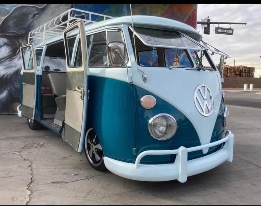 1965 Volkswagen Split-Window Bus - Image 4 of 8