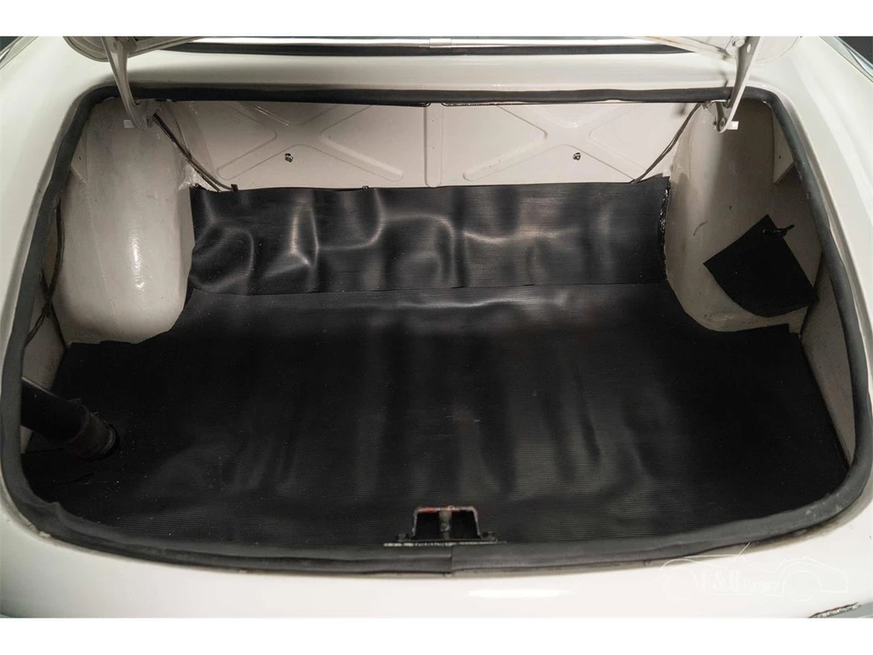 1965 Volvo 1800S - Image 28 of 29