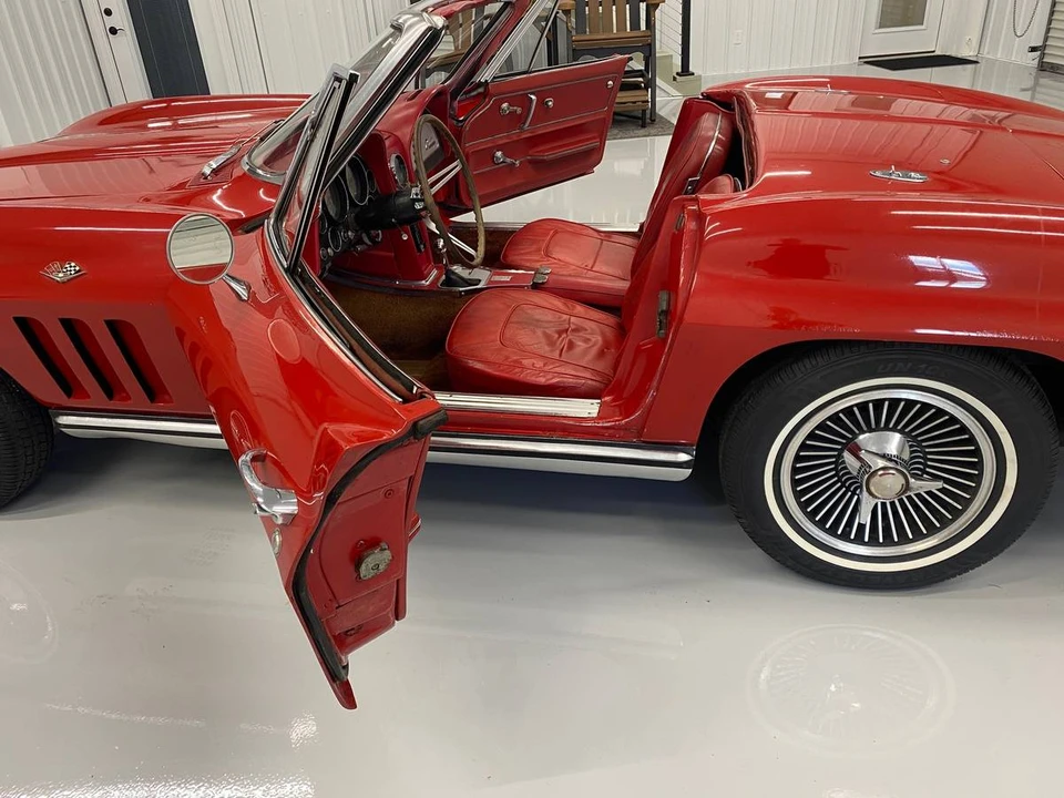 1965 Chevrolet Corvette C2 - Image 11 of 24