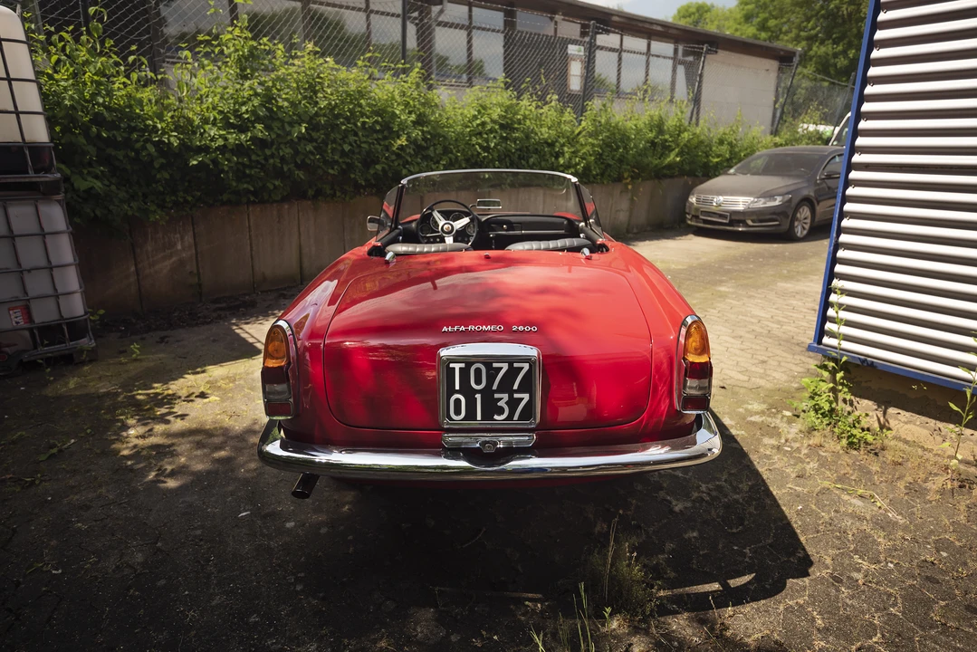 1966 Alfa Romeo 2600 - Image 9 of 31