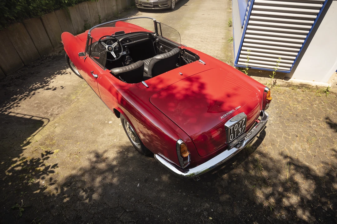 1966 Alfa Romeo 2600 - Image 17 of 31