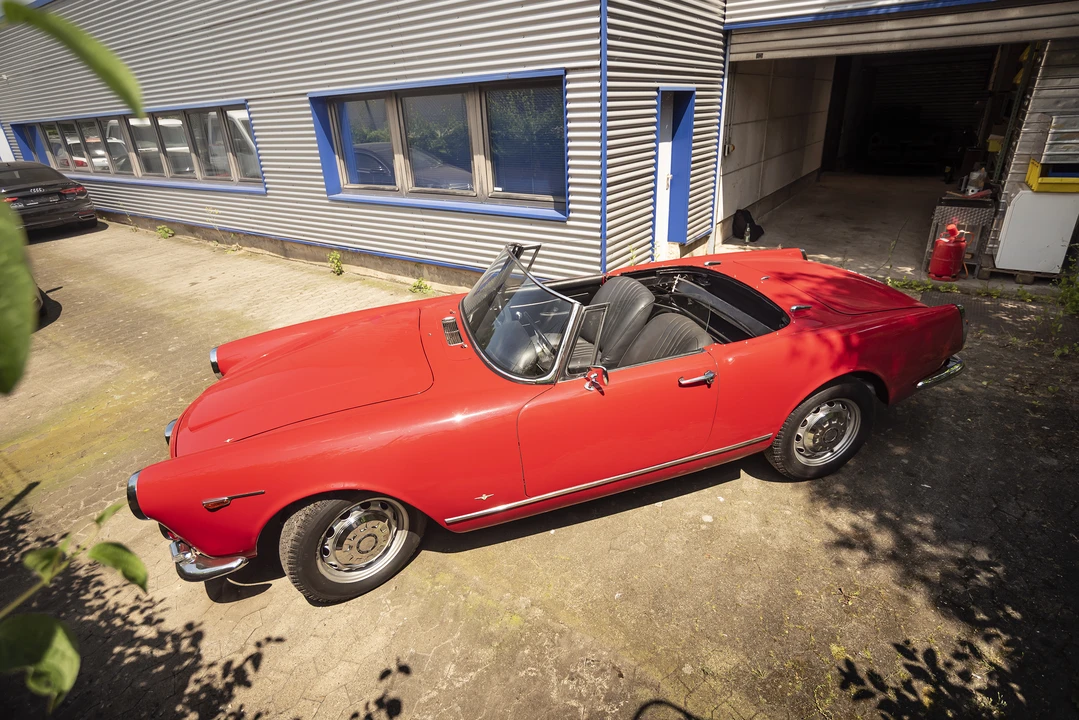 1966 Alfa Romeo 2600 - Image 19 of 31