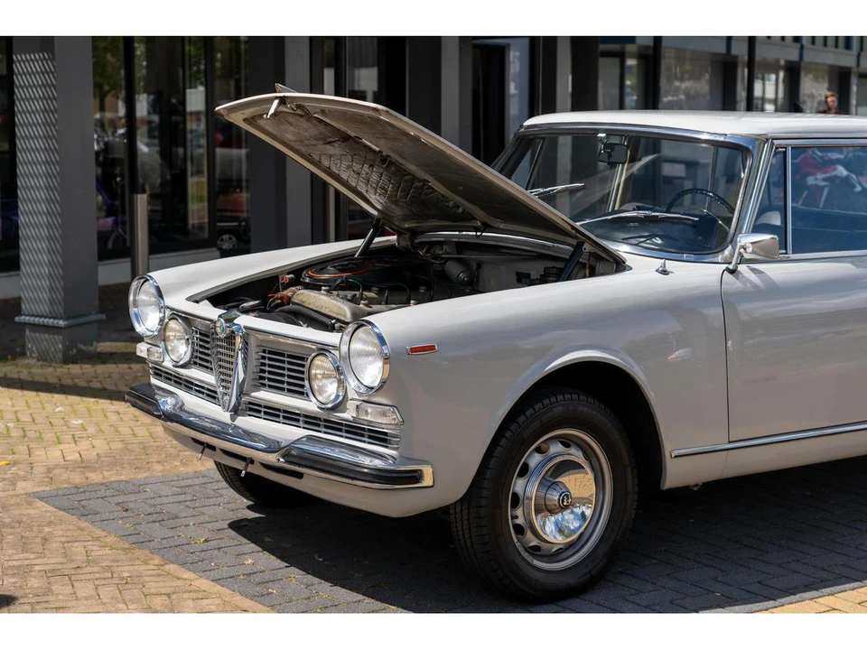 1966 Alfa Romeo 2600 - Image 8 of 11