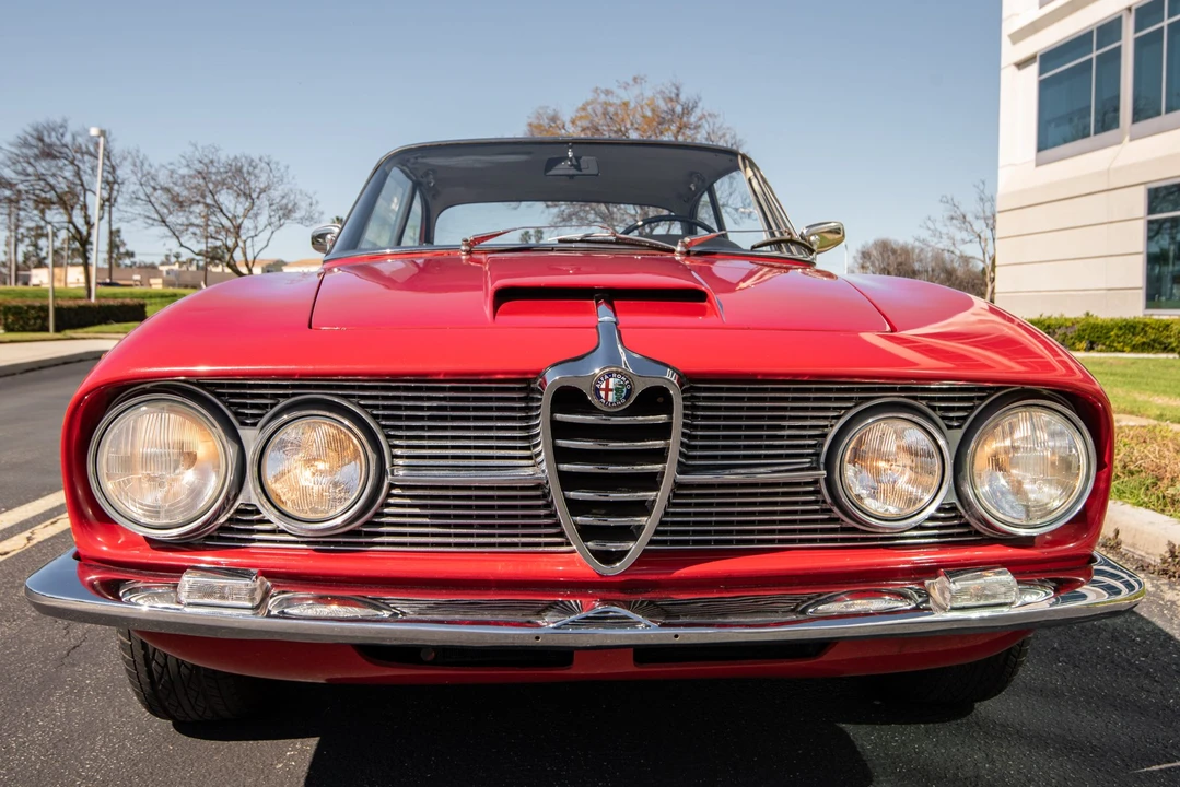 1966 Alfa Romeo 2600 - Image 10 of 31