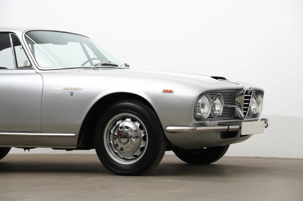 1966 Alfa Romeo 2600 - Image 27 of 31