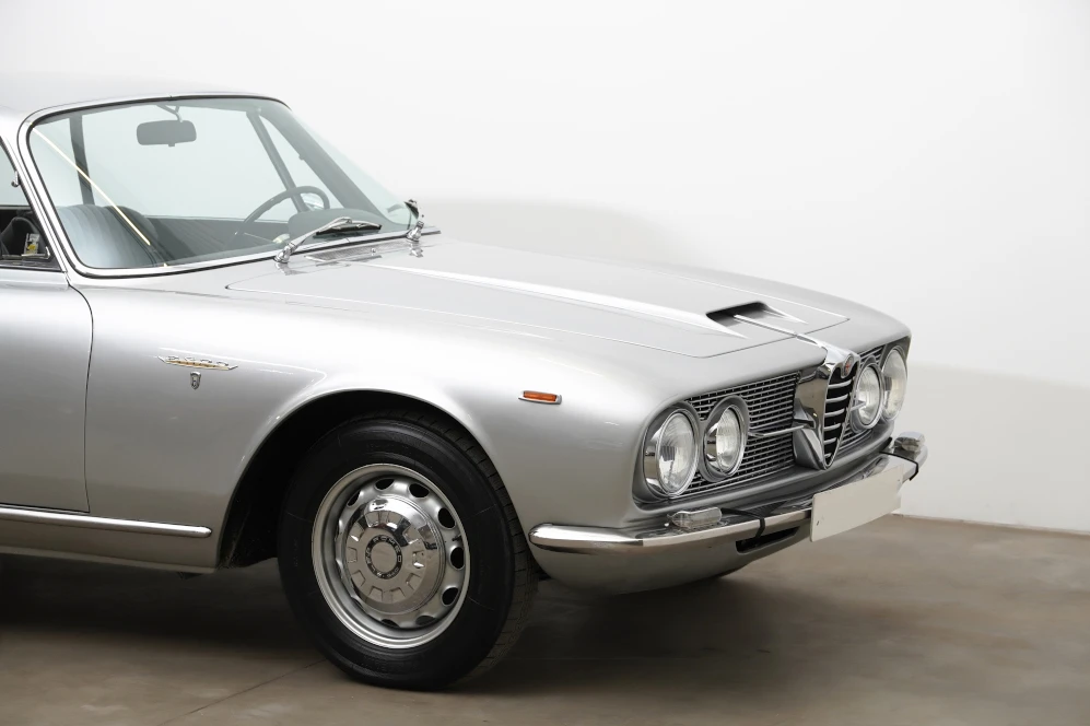 1966 Alfa Romeo 2600 - Image 28 of 31