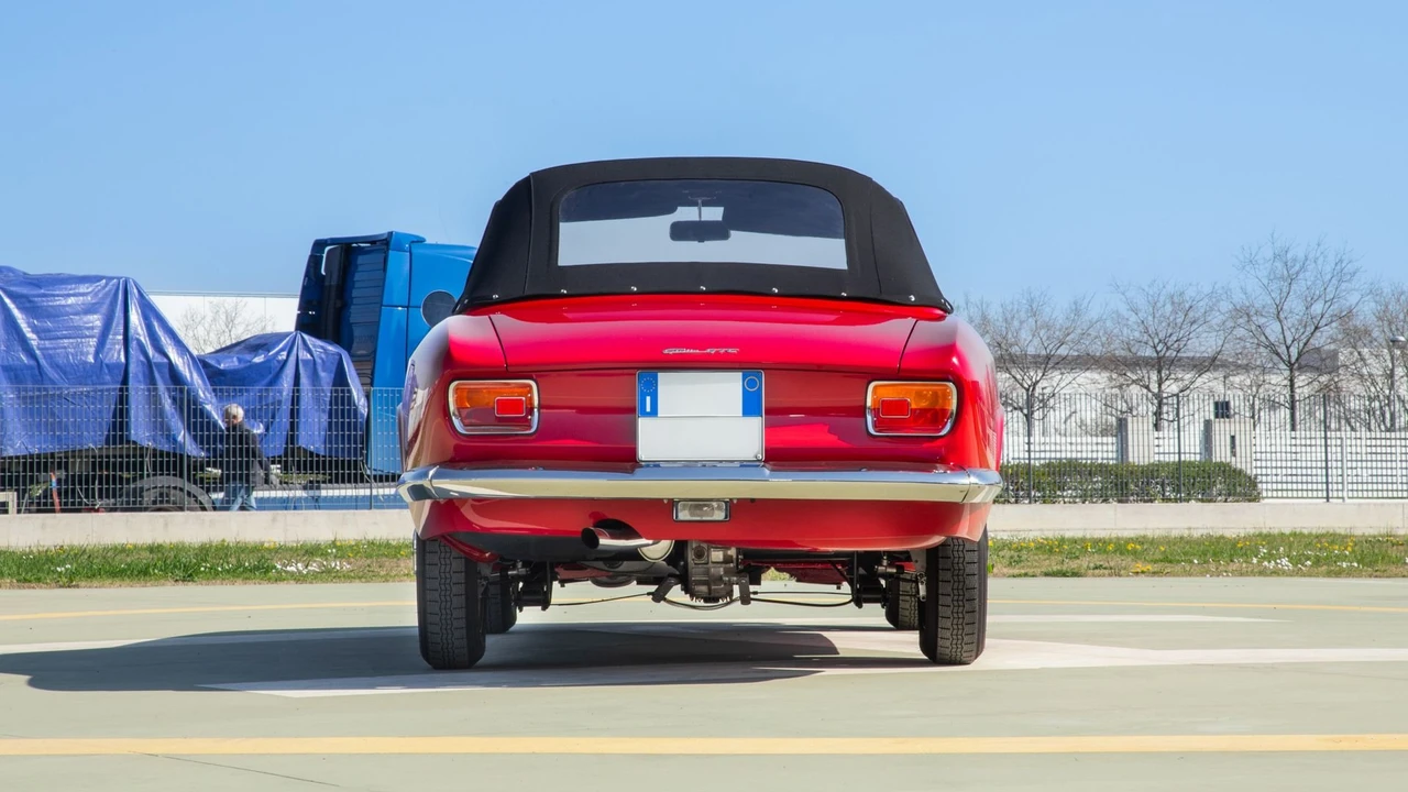 1966 Alfa Romeo Giulia GTC - Image 5 of 31