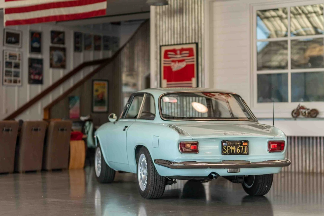 1966 Alfa Romeo Giulia Sprint GT - Image 24 of 31