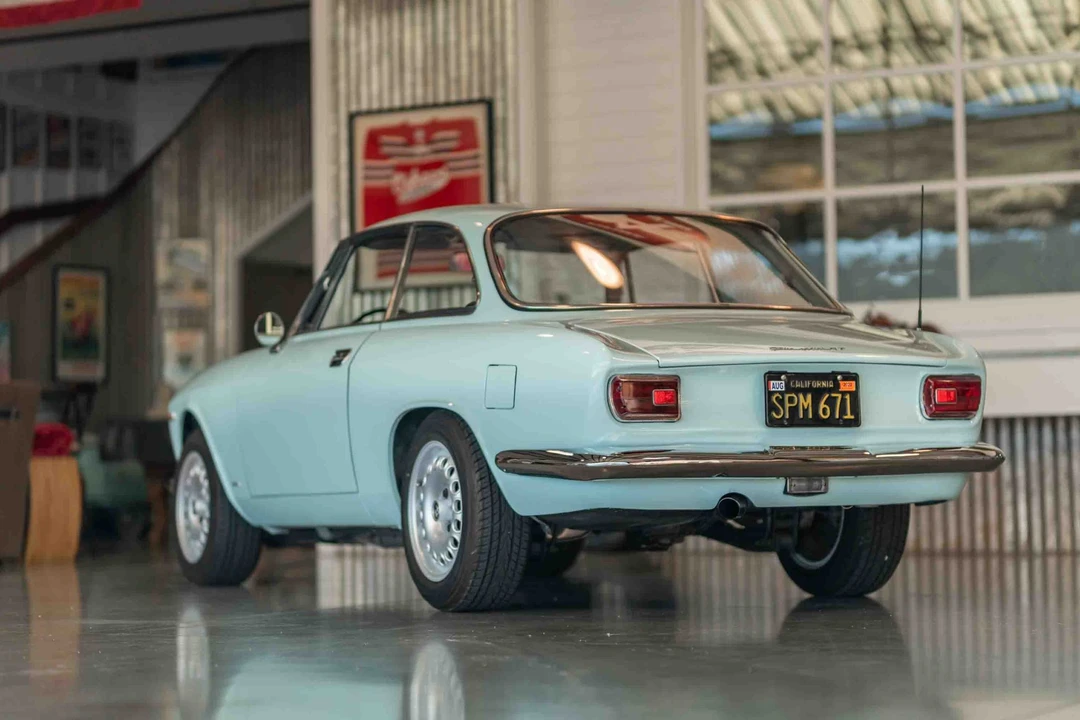 1966 Alfa Romeo Giulia Sprint GT - Image 25 of 31