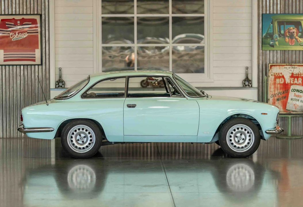 1966 Alfa Romeo Giulia Sprint GT - Image 8 of 31