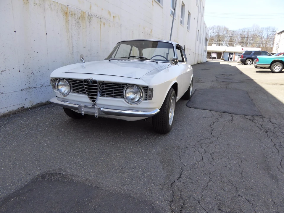 1966 Alfa Romeo Giulia Sprint GT - Image 12 of 31
