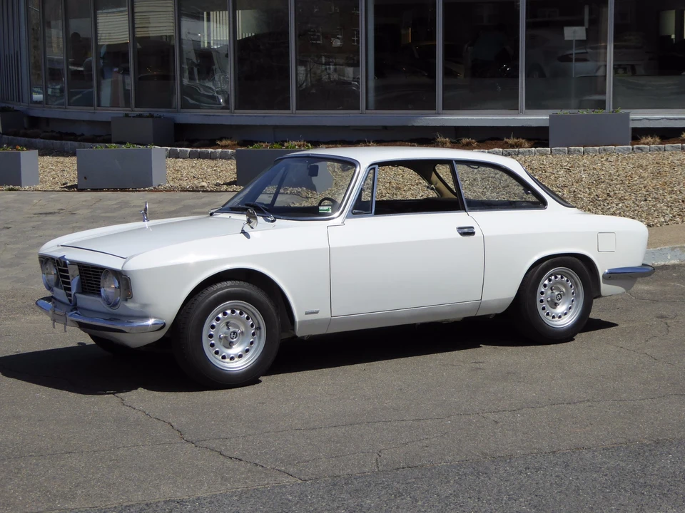 1966 Alfa Romeo Giulia Sprint GT - Image 8 of 31