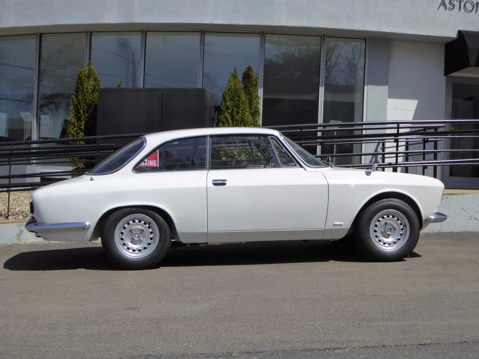 1966 Alfa Romeo Giulia Sprint GT - Image 9 of 31