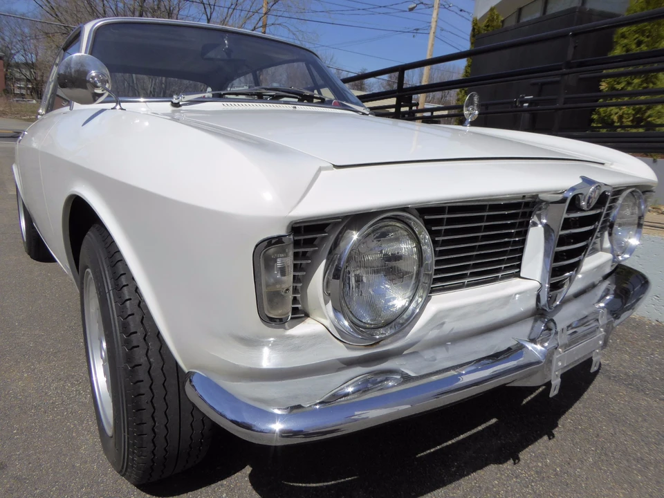 1966 Alfa Romeo Giulia Sprint GT - Image 25 of 31
