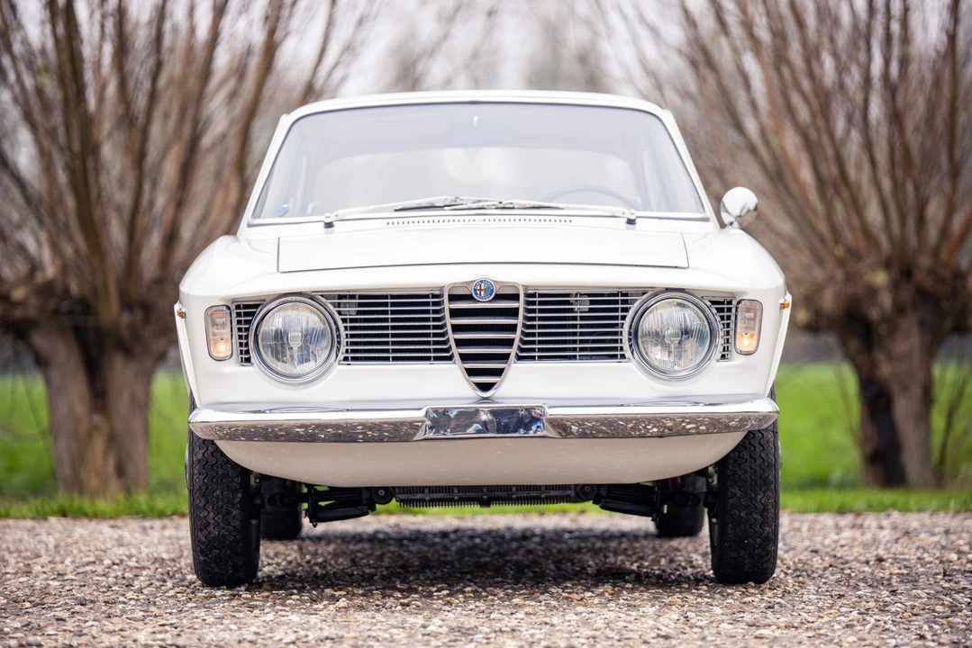 1966 Alfa Romeo Giulia Sprint GT - Image 9 of 31