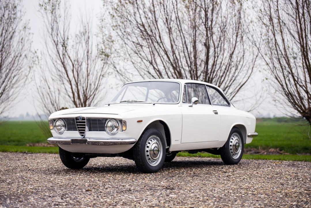 1966 Alfa Romeo Giulia Sprint GT - Image 10 of 31
