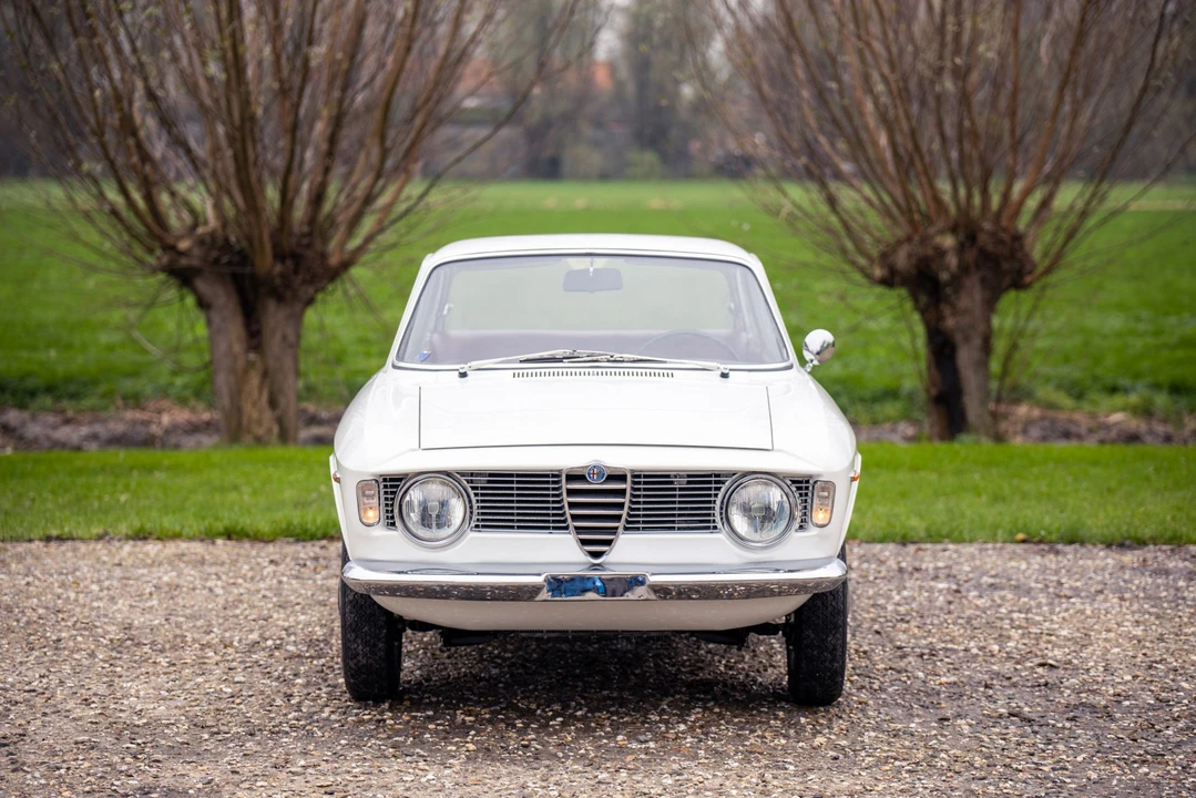 1966 Alfa Romeo Giulia Sprint GT - Image 11 of 31