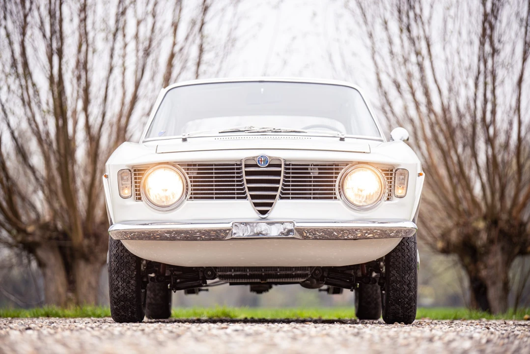 1966 Alfa Romeo Giulia Sprint GT - Image 12 of 31