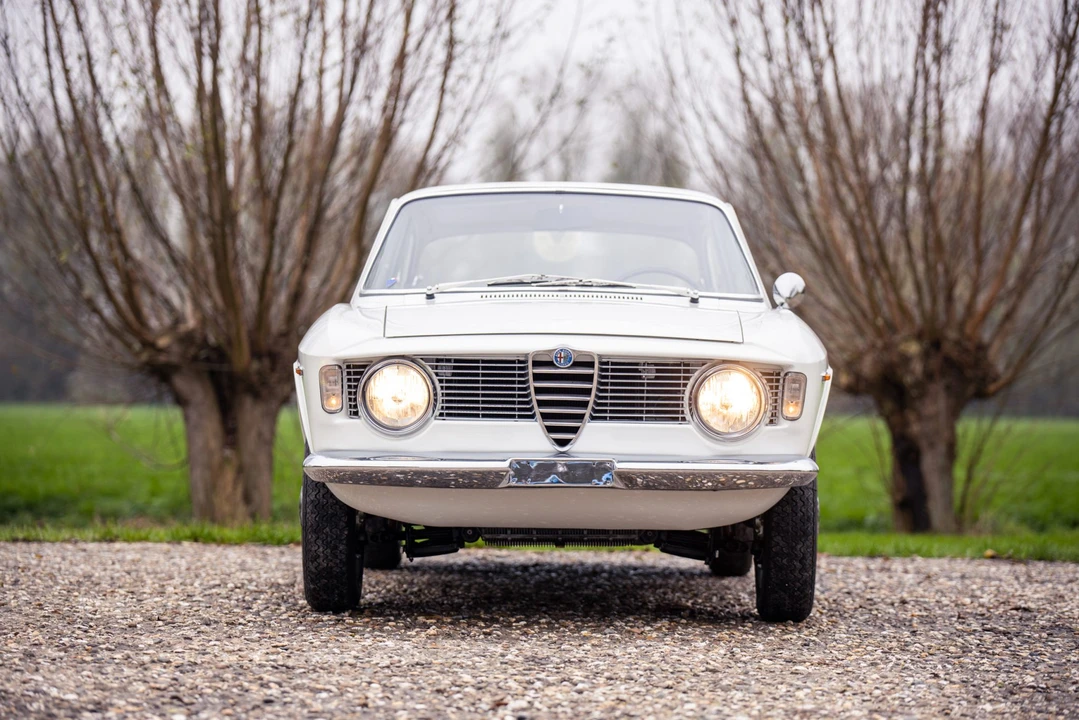 1966 Alfa Romeo Giulia Sprint GT - Image 13 of 31