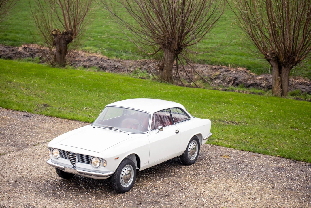 1966 Alfa Romeo Giulia Sprint GT - Image 24 of 31