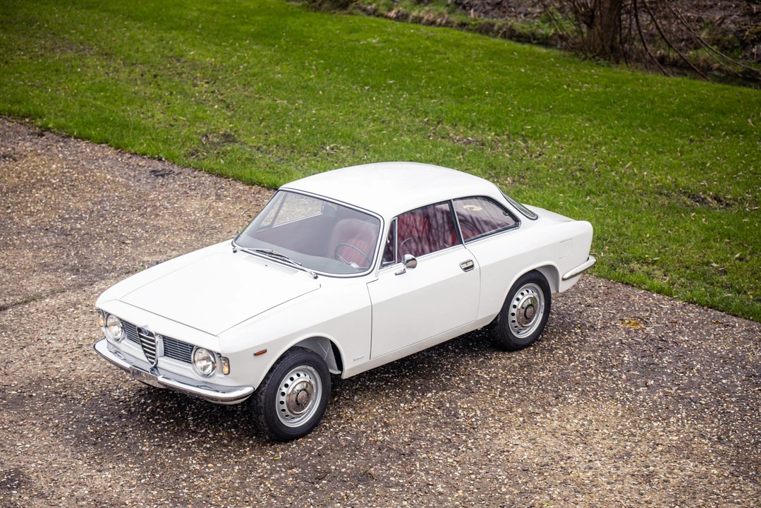 1966 Alfa Romeo Giulia Sprint GT - Image 25 of 31
