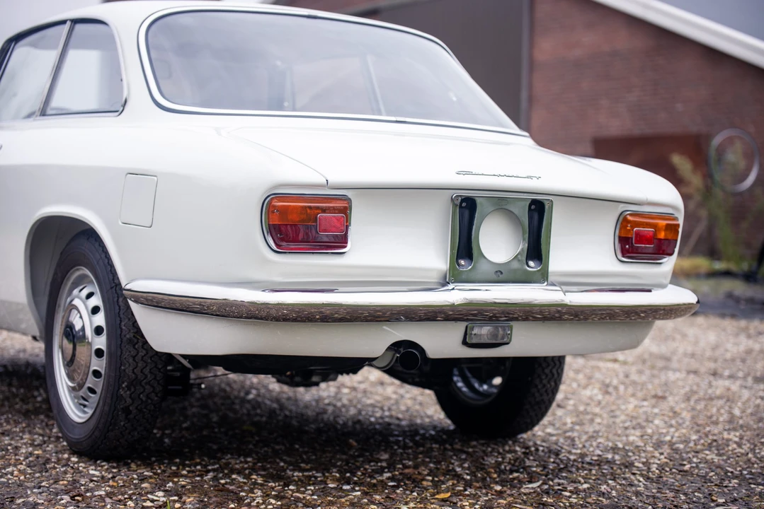 1966 Alfa Romeo Giulia Sprint GT - Image 29 of 31