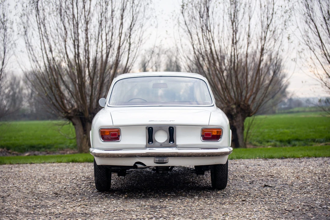 1966 Alfa Romeo Giulia Sprint GT - Image 21 of 31