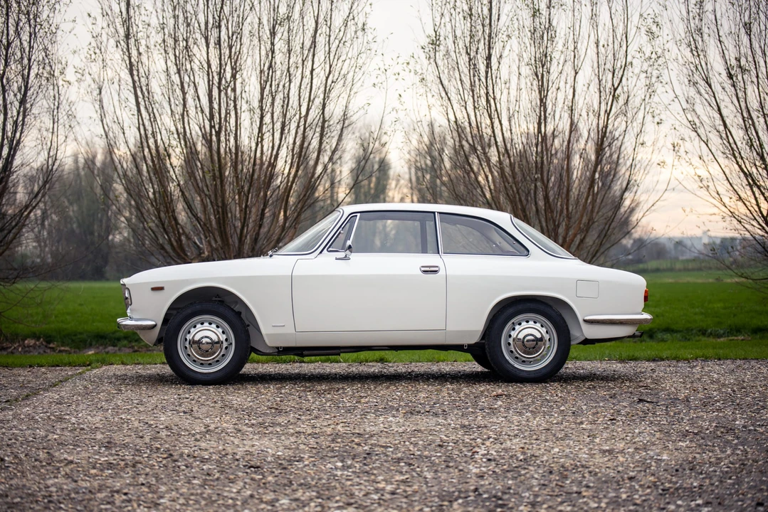 1966 Alfa Romeo Giulia Sprint GT - Image 17 of 31
