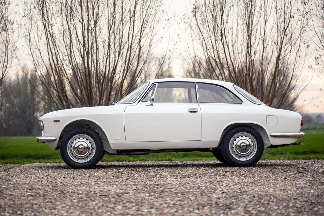 1966 Alfa Romeo Giulia Sprint GT - Image 19 of 31