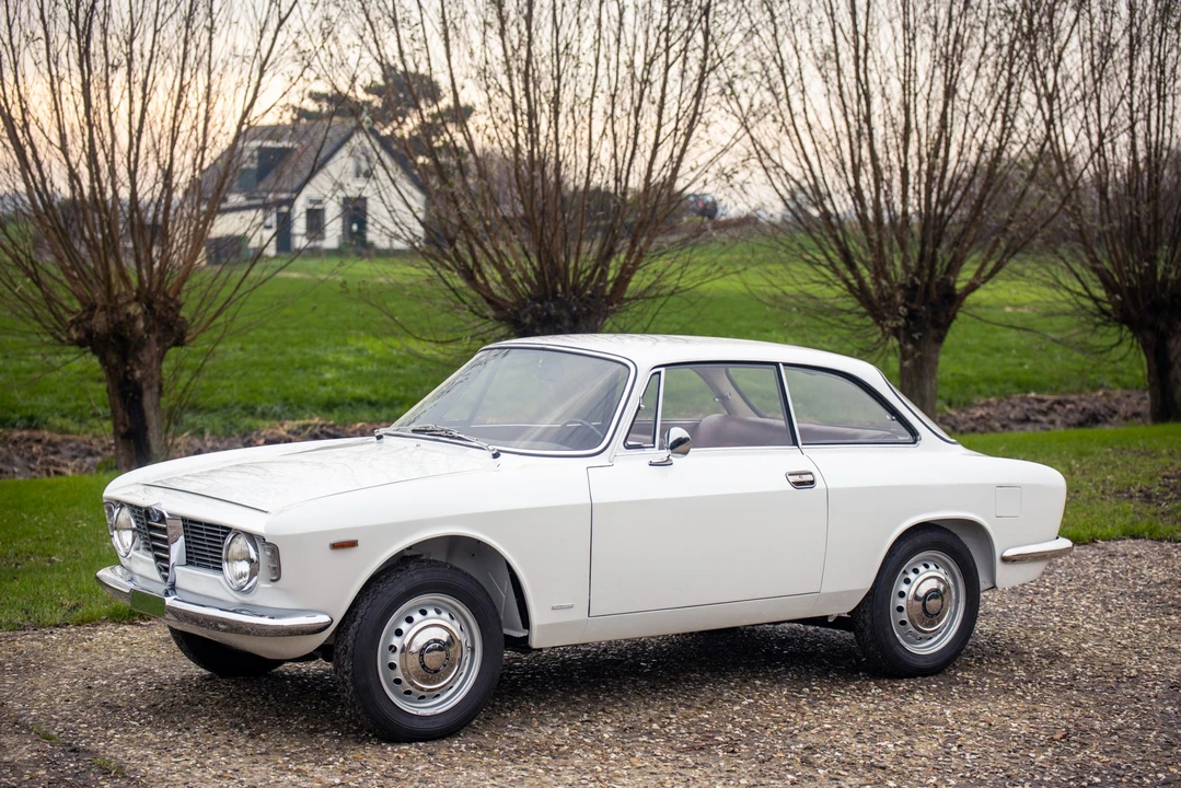 1966 Alfa Romeo Giulia Sprint GT - Image 15 of 31