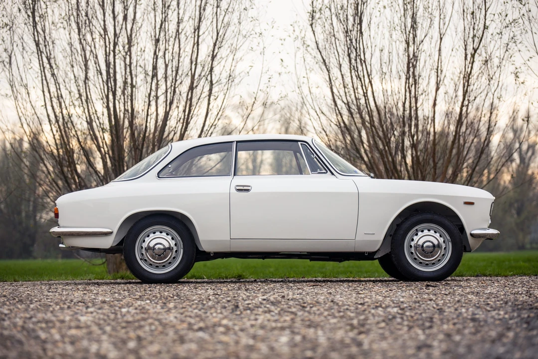 1966 Alfa Romeo Giulia Sprint GT - Image 4 of 31