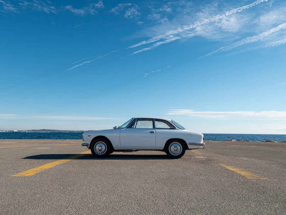 1966 Alfa Romeo Giulia Sprint GT - Image 12 of 31