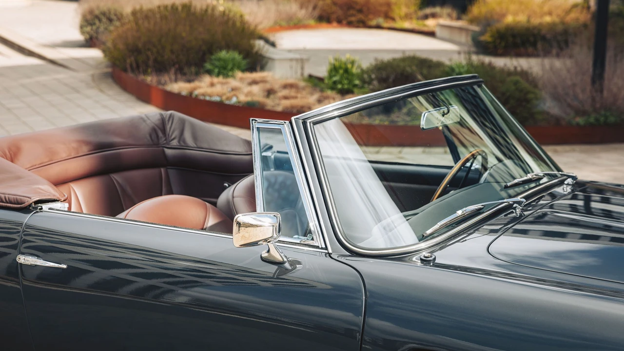1966 Aston Martin DB6 Volante - Image 28 of 31