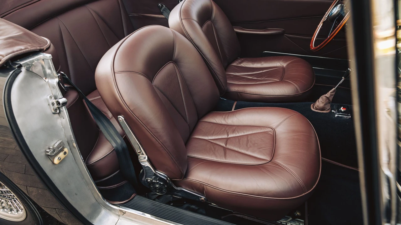 1966 Aston Martin DB6 Volante - Image 11 of 31
