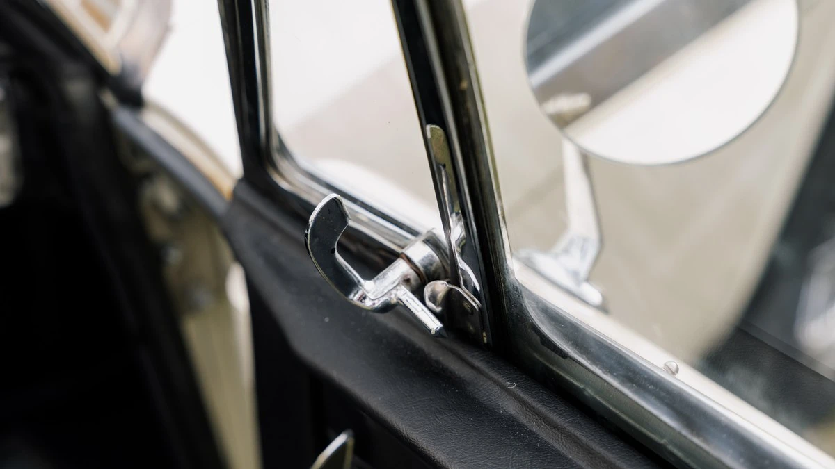 1966 Austin-Healey 3000 Mark III - Image 25 of 30