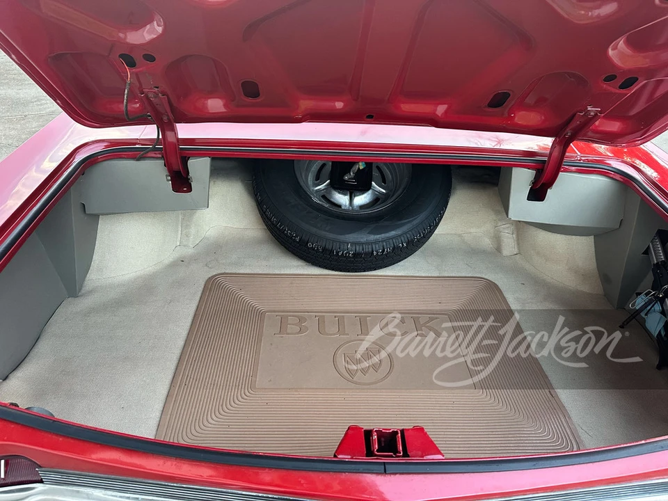 1966 Buick Wildcat - Image 10 of 11