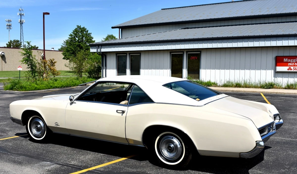 1966 Buick Riviera 2nd Gen - Image 12 of 31