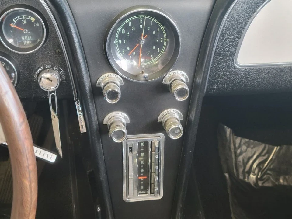 1966 Chevrolet Corvette C2 - Image 20 of 21