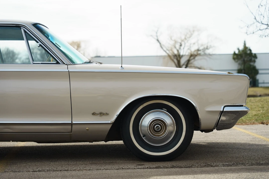 1966 Chrysler New Yorker - Image 21 of 31