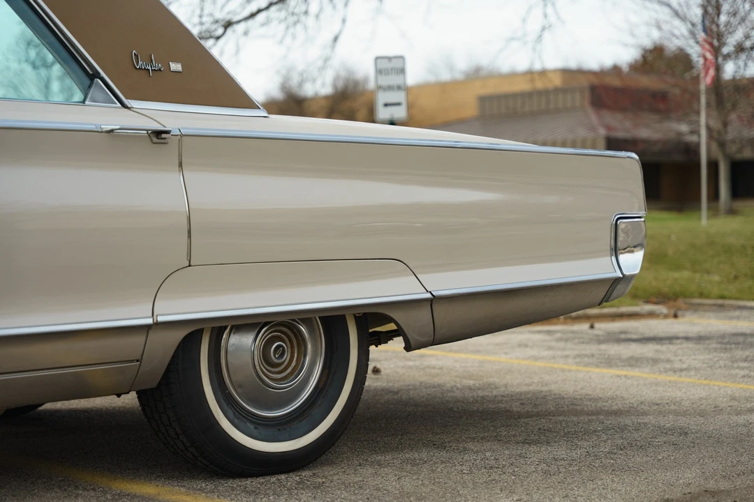 1966 Chrysler New Yorker - Image 9 of 31