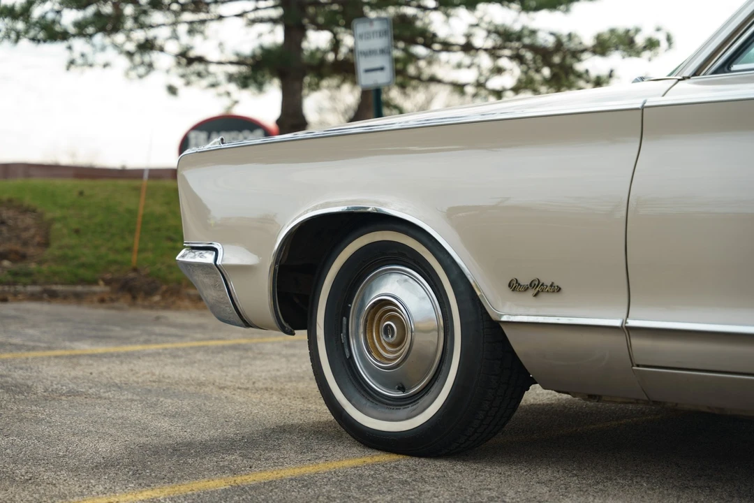 1966 Chrysler New Yorker - Image 13 of 31