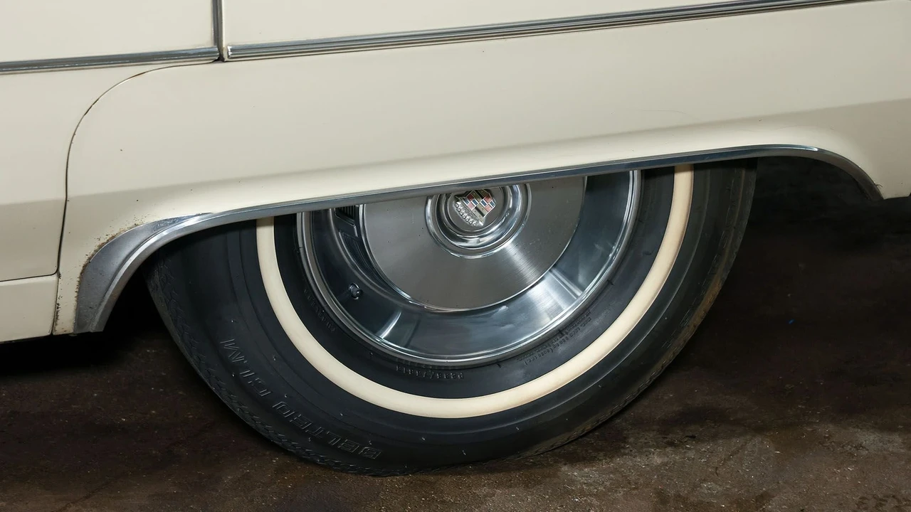 1966 Cadillac Calais - Image 11 of 31