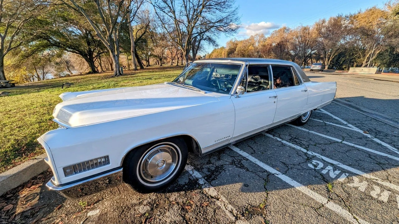 1966 Cadillac Fleetwood - Image 2 of 17
