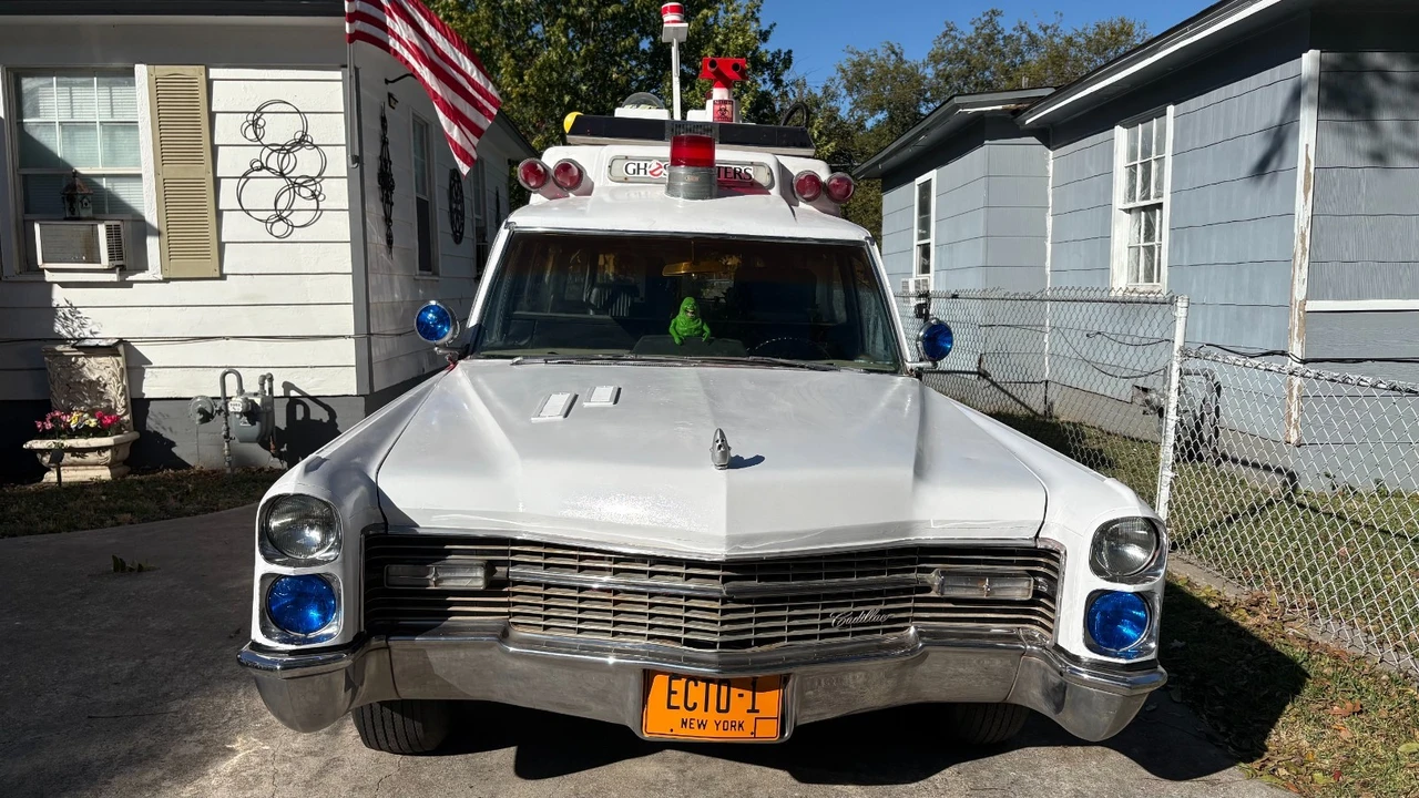 1966 Cadillac Series 70 & 75 - Image 2 of 11