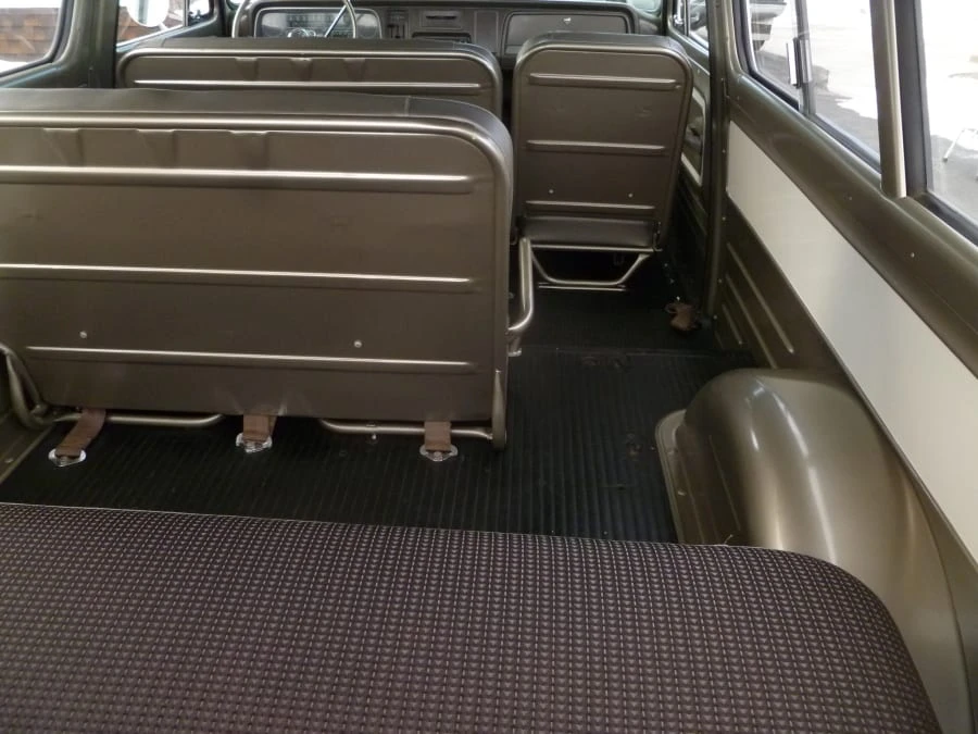 1966 Chevrolet Suburban 5th Gen - Image 4 of 10