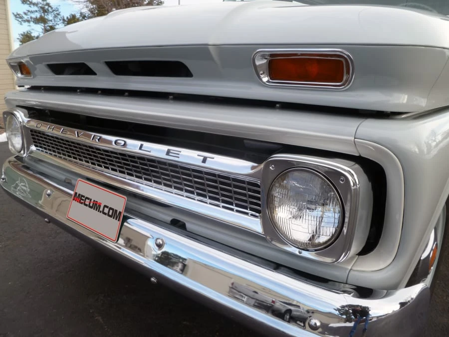1966 Chevrolet Suburban 5th Gen - Image 8 of 10