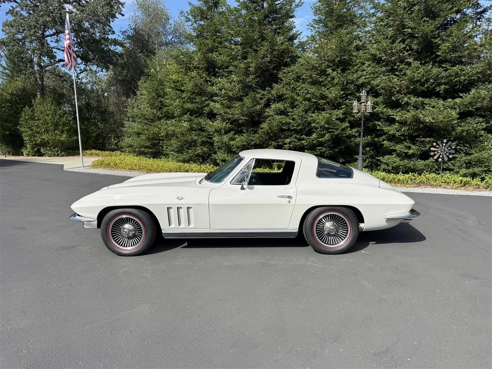 1966 Chevrolet Corvette C2 - Image 2 of 31