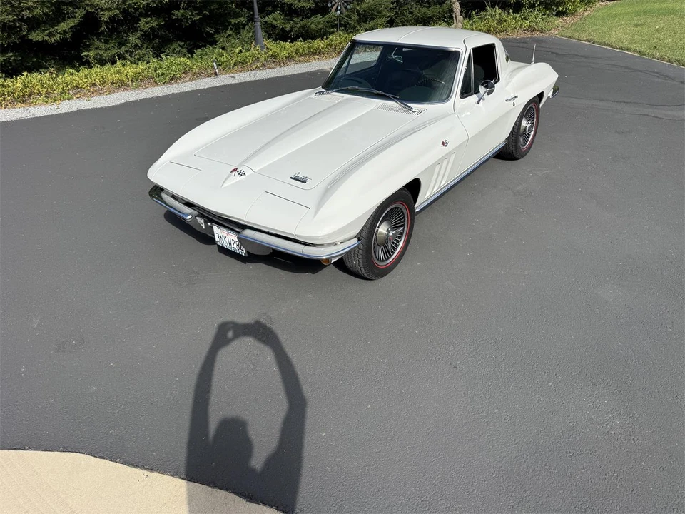1966 Chevrolet Corvette C2 - Image 11 of 31