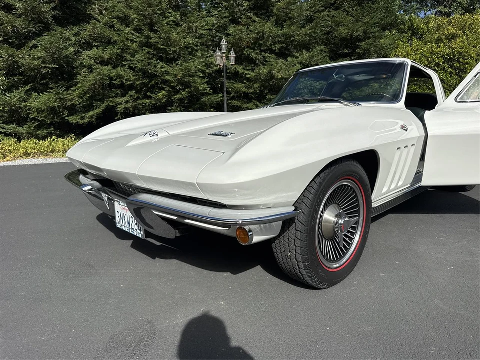 1966 Chevrolet Corvette C2 - Image 30 of 31