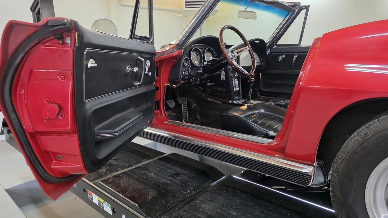 1966 Chevrolet Corvette C2 - Image 23 of 24